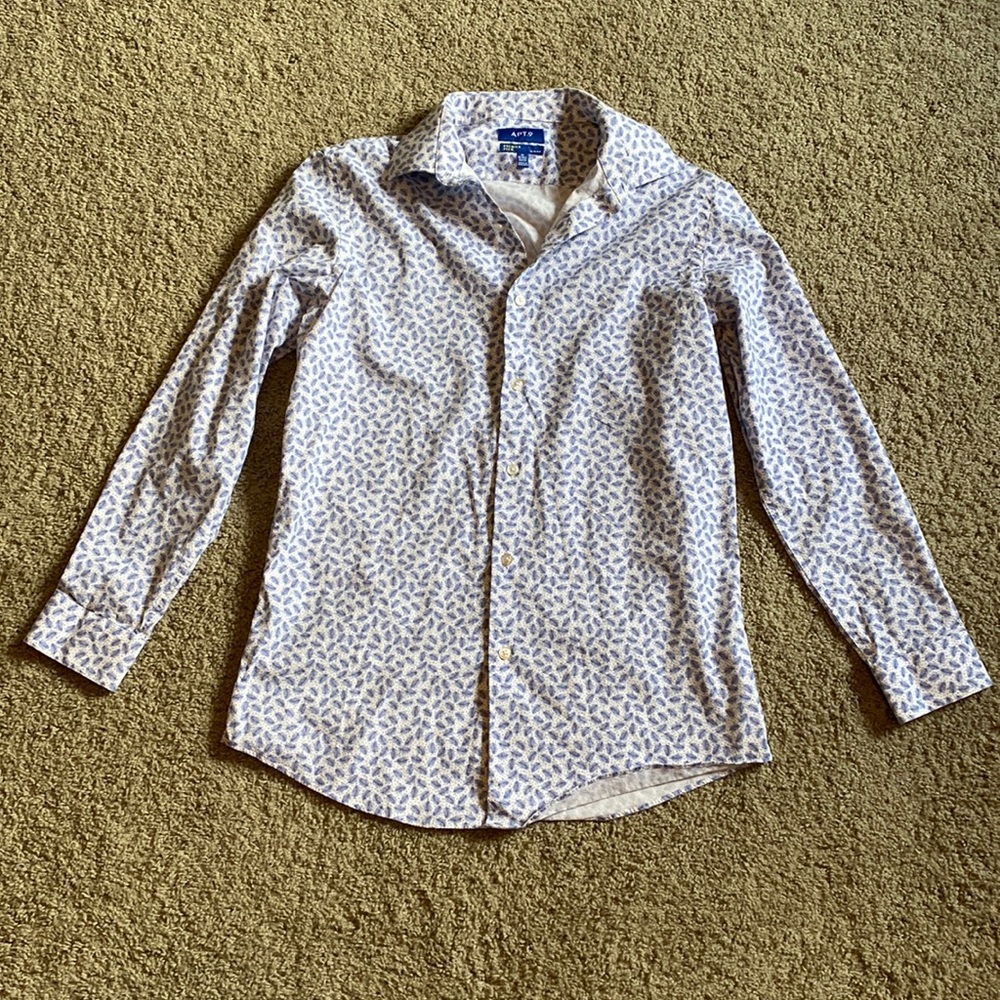 Men’s size Medium Slim Fit Button Down Feather Print Dress Shirt